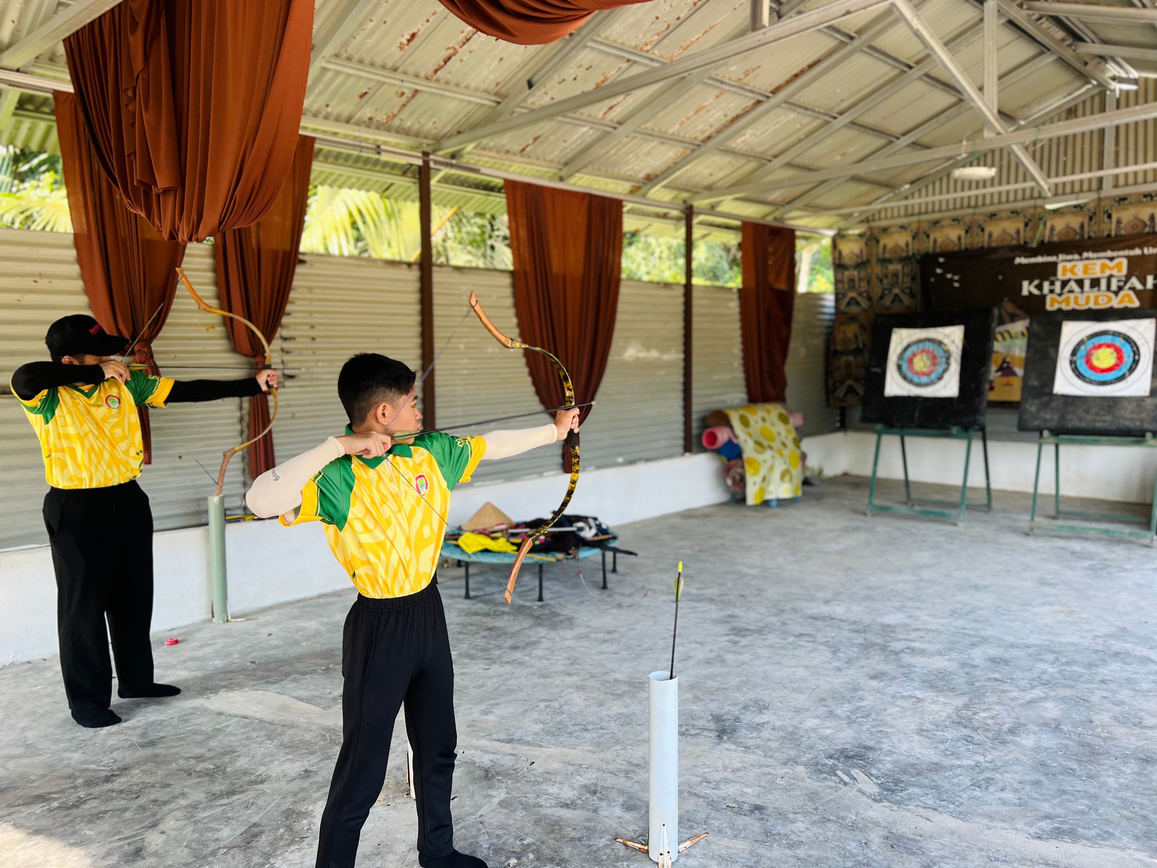 LATIHAN MEMANAH & BERKUDA — gambar 18
