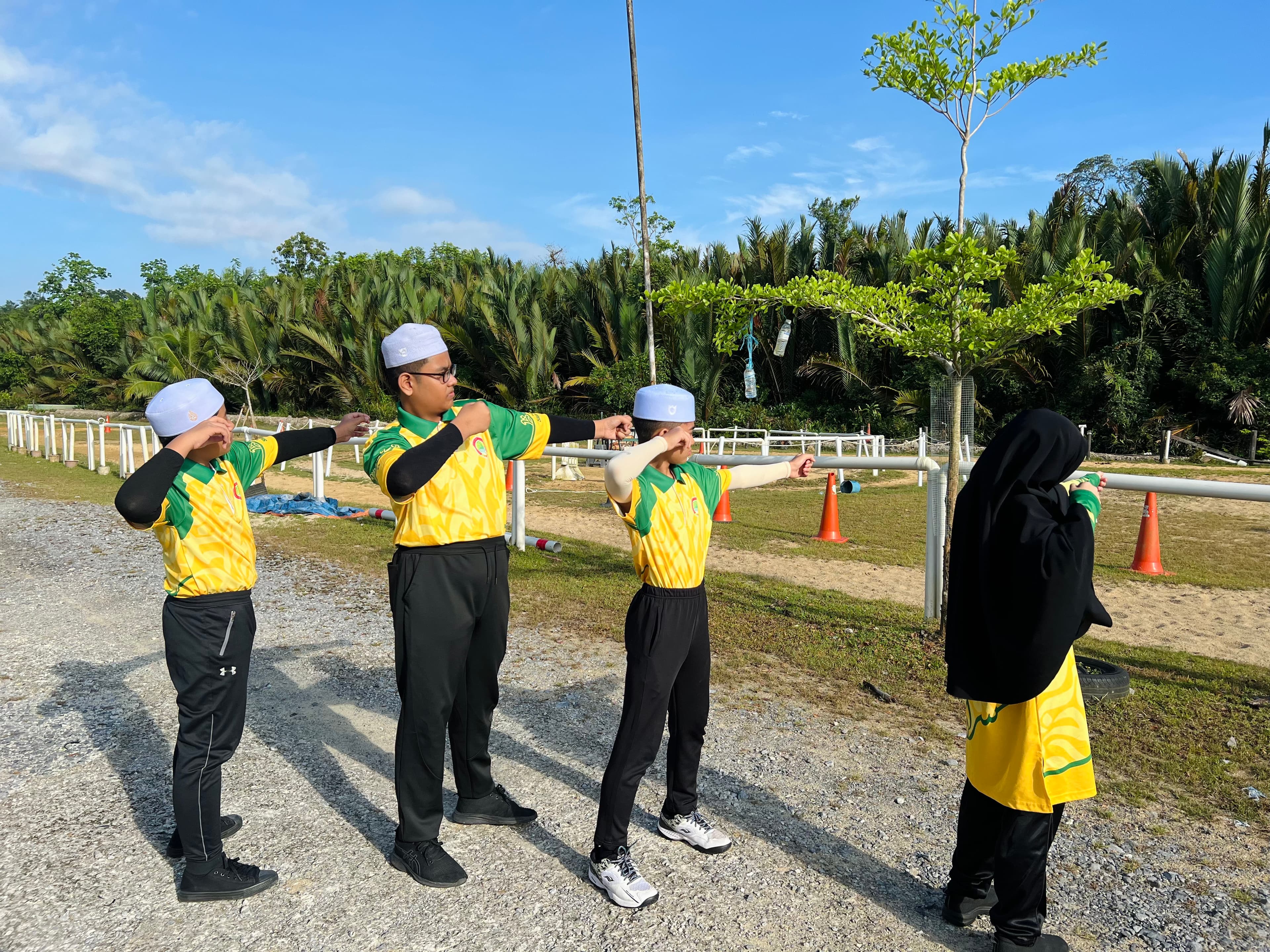 LATIHAN MEMANAH & BERKUDA — gambar 13